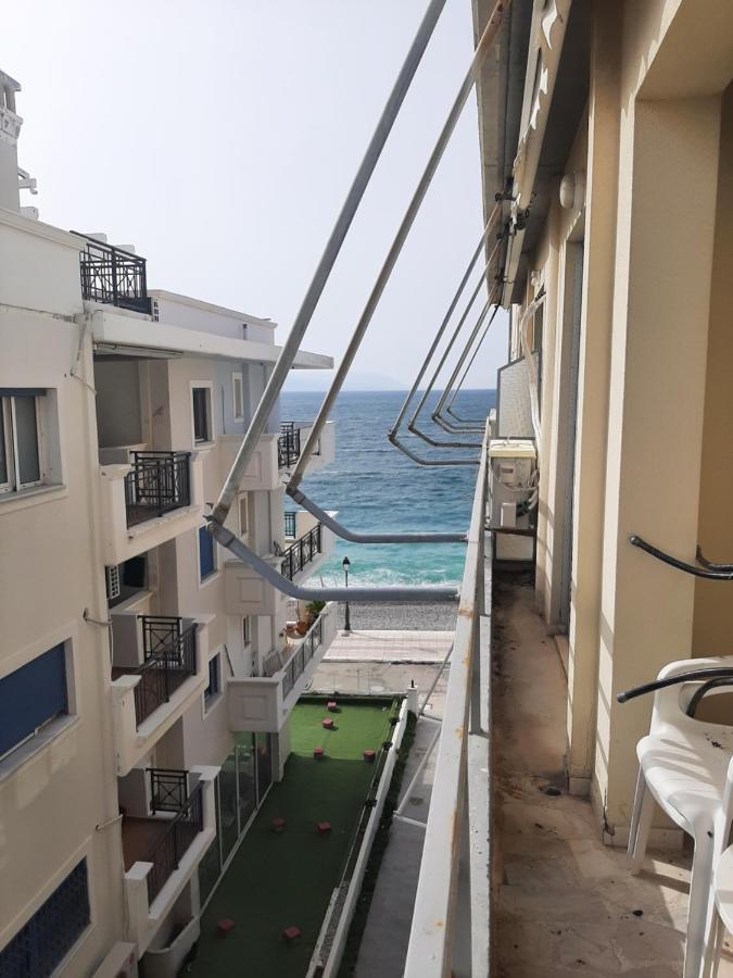 Comfortable Beachfront Apartment Loutraki  Luaran gambar
